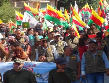 Συρία: Στους δρόμους χιλιάδες Κούρδοι για τις απειλές της Τουρκίας